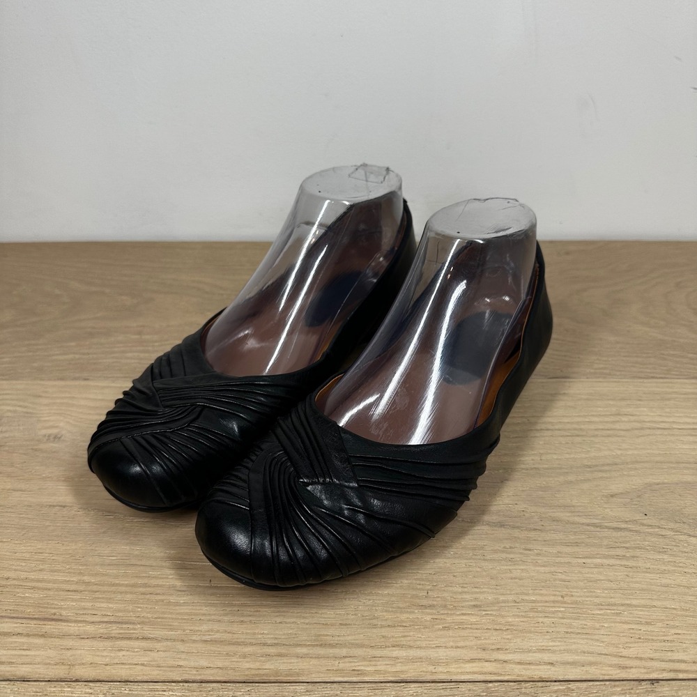 Earthies Ballet Flats Women 8 Black Leather Hidden Wedge Ruched Minimalist